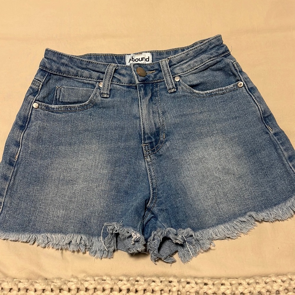 ABOUND JEAN SHORTS SIZE 23